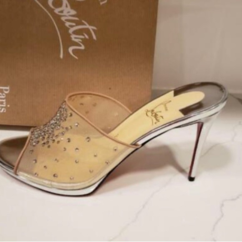 Women’s red bottoms
